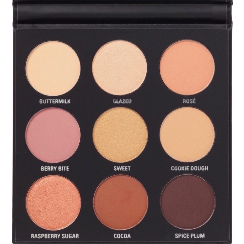 🎉HP🎉 Kylie The Sorta Sweet Eyeshadow Palette - Picture 9 of 13